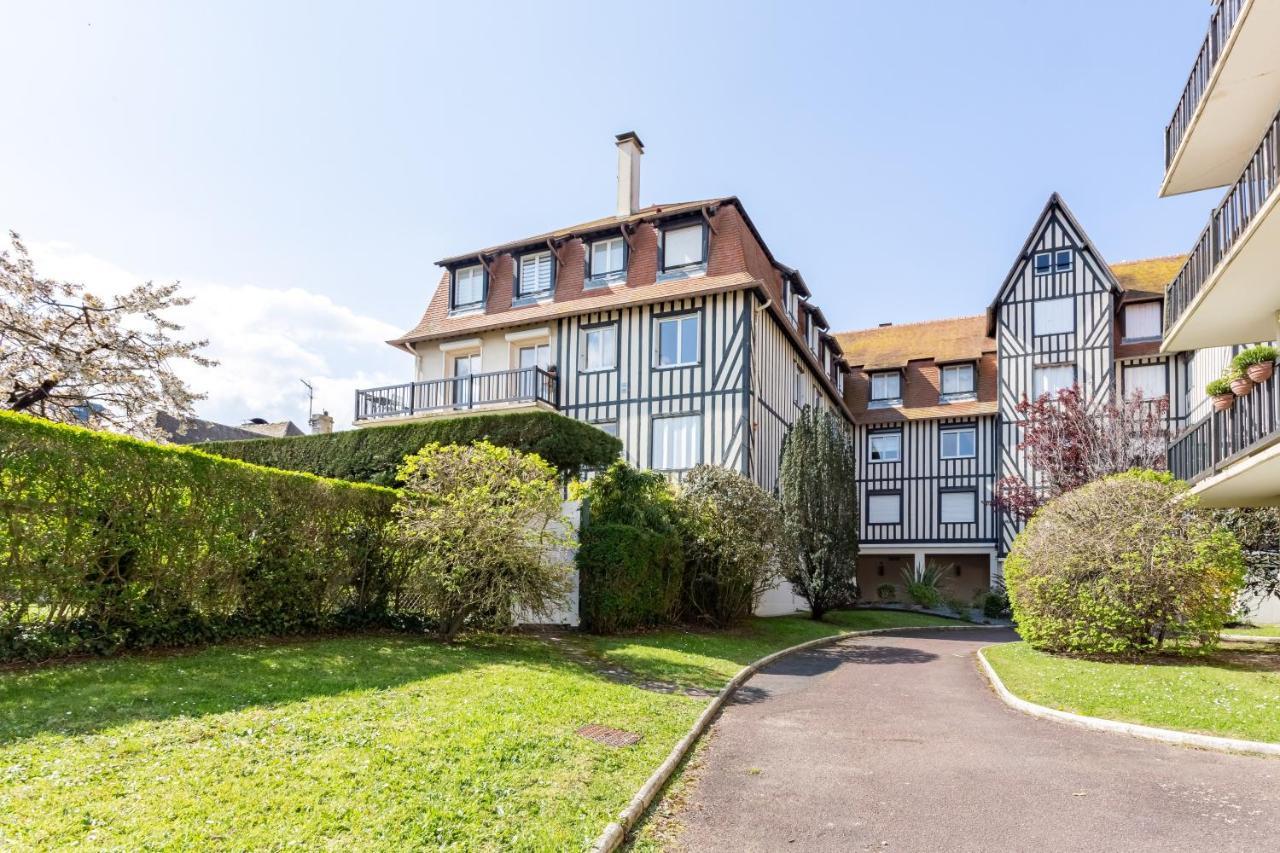 Le Carrousel - Appartement Avec Studio Attenant Deauville Exteriör bild